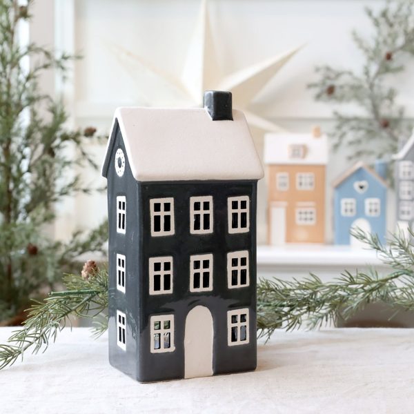 Casetta porta candela in ceramica "Chamonix House" Chic Antique H.25 x 12.5 cm