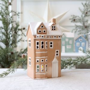 Casetta porta candela in ceramica "Chamonix House" Chic Antique H.25.5 x 13 x 9.5 cm